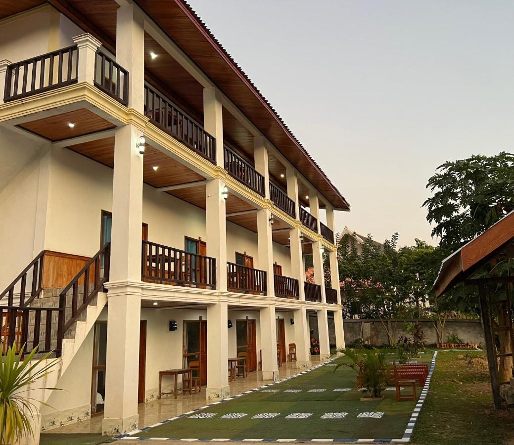 Sabaidee Nongkiaw River View Hotel Nong Khiaw Bagian luar foto
