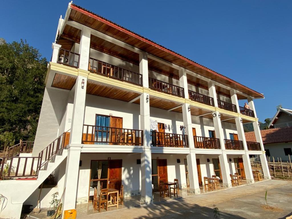 Sabaidee Nongkiaw River View Hotel Nong Khiaw Bagian luar foto