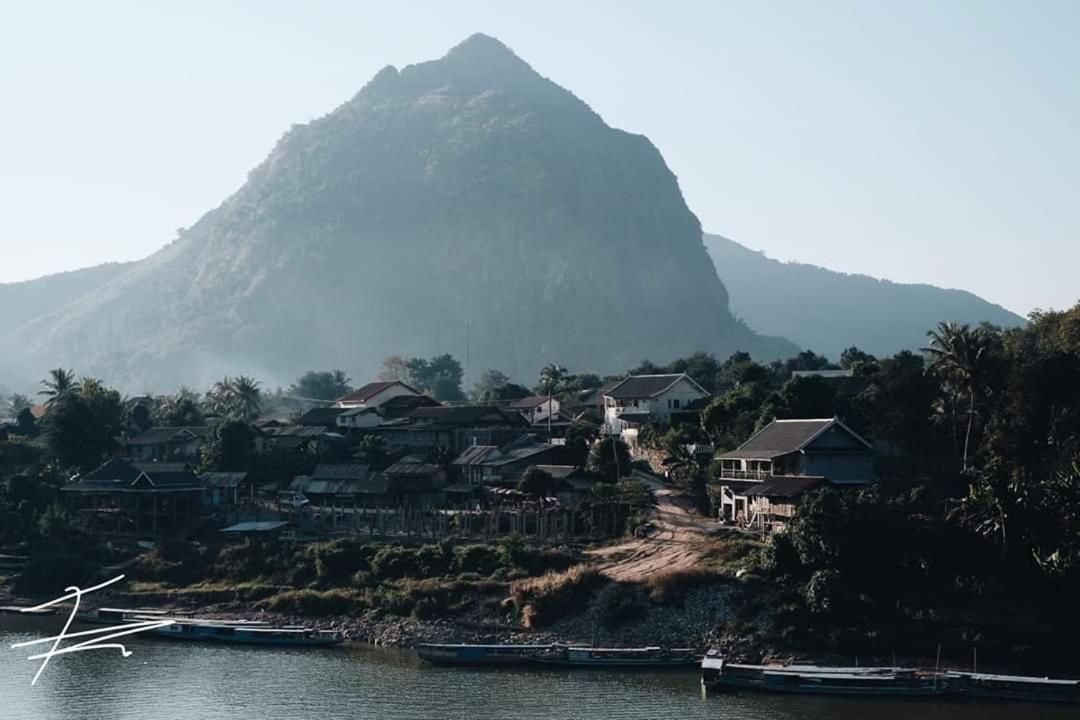 Sabaidee Nongkiaw River View Hotel Nong Khiaw Bagian luar foto